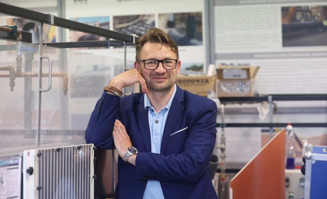 Profesor Słyś w laboratorium 