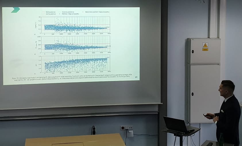 dr Przemysław Ogarek podczas obrony